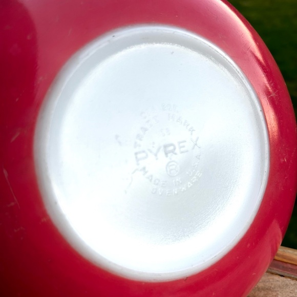 2 Qt Pyrex Pink Flamingo Vintage Casserole Dish with Lid 1950s-1960s - Picture 7 of 9